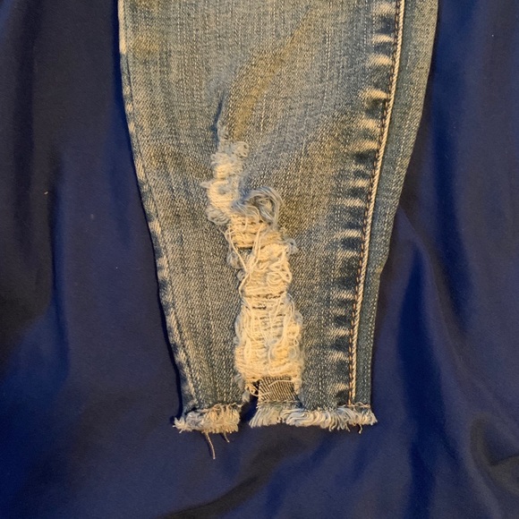 Light Wash Distressed Skinny Jeans - Picture 3 of 4